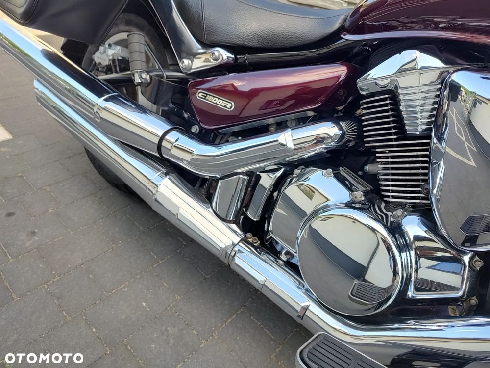 Suzuki Intruder - 10