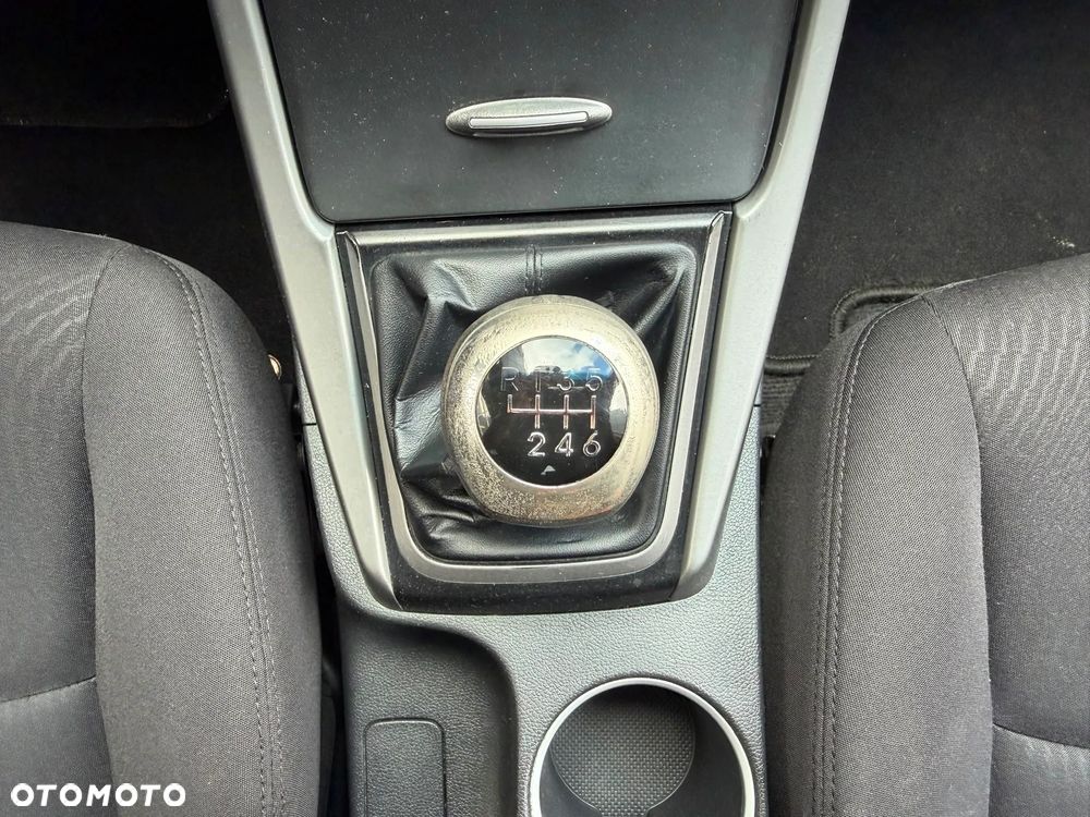 Hyundai Elantra 1.6 Comfort - 24