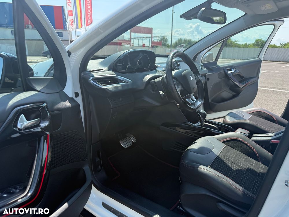 Peugeot 2008 1.2 PureTech Turbo EAT6 S&S GT-Line - 26