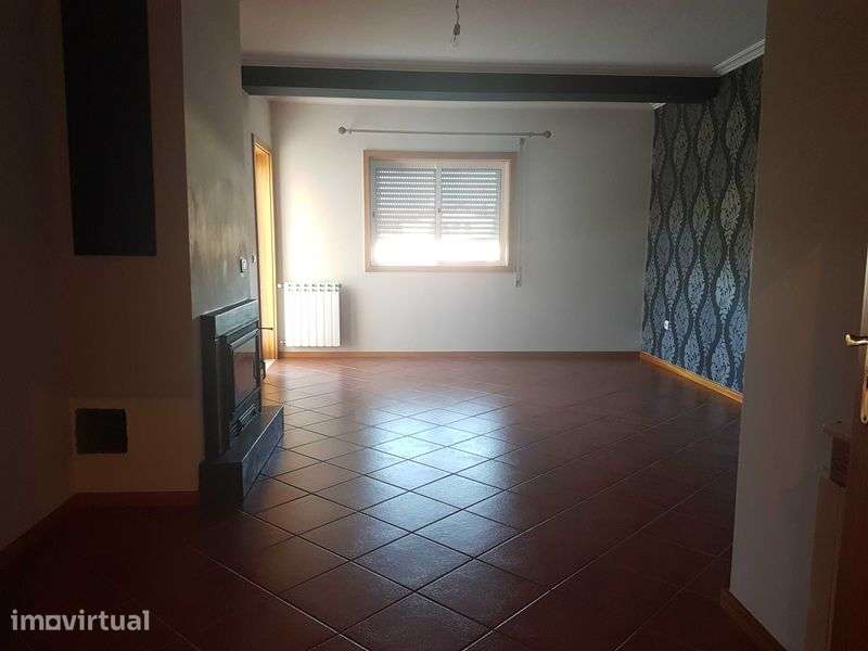 Aluga-se Apartamento T2 - Oiã - Ao lado do Continente - Grande imagem: 3/9