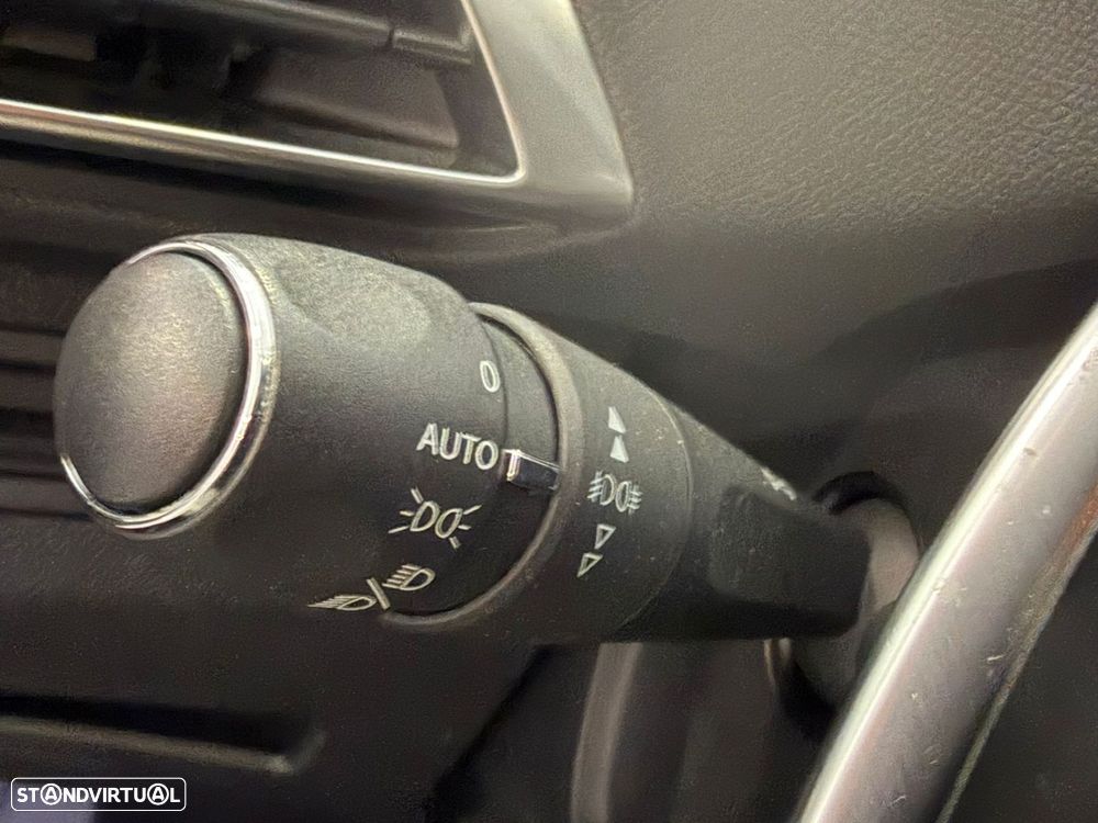 Peugeot 3008 1.2 PureTech Allure EAT8 - 17