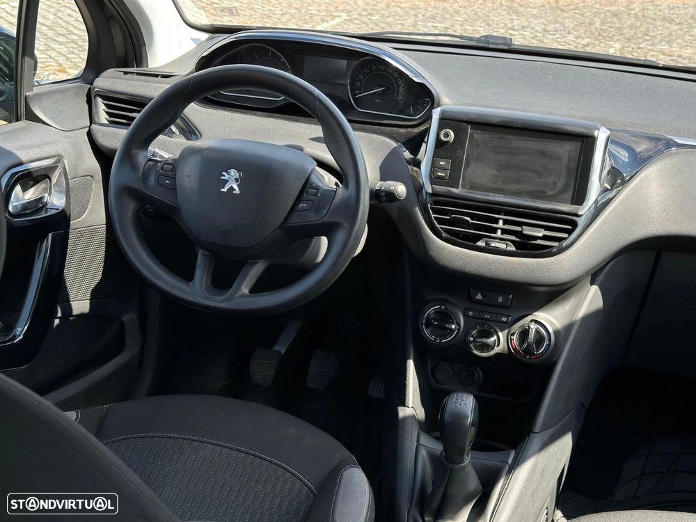Peugeot 208 - 12