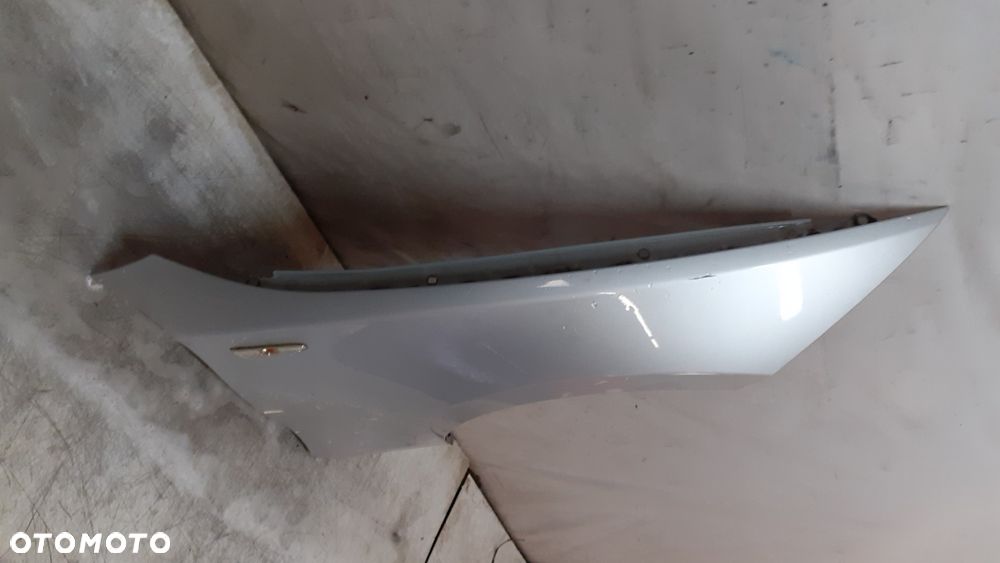 * BŁOTNIK PRZEDNI PRZOD  PRAWY BMW 1 E81 E82 E87 E88 TITANSILBER 354 SREBRNY - 2