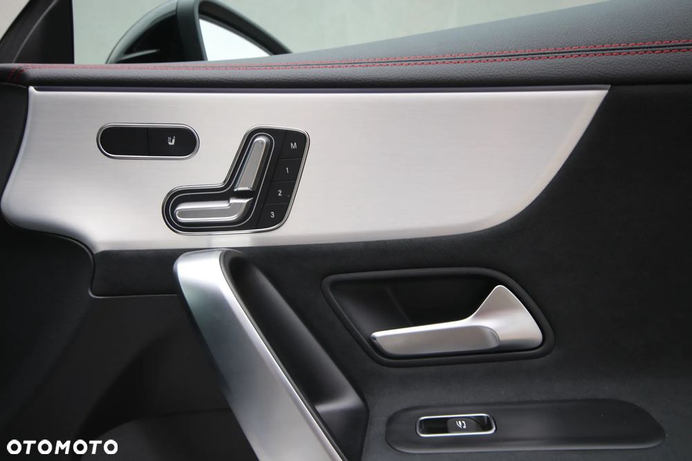 Mercedes-Benz CLA 200 AMG Line 7G-DCT - 21