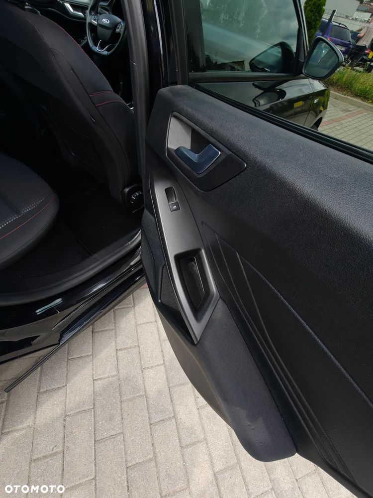 Ford Focus 1.5 EcoBlue Start-Stopp-System ST-LINE DESIGN - 35