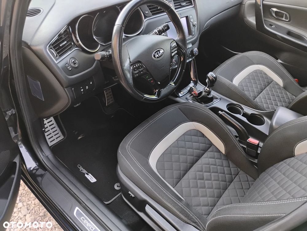 Kia Ceed 1.6 CRDi 136 ISG GT Line - 16