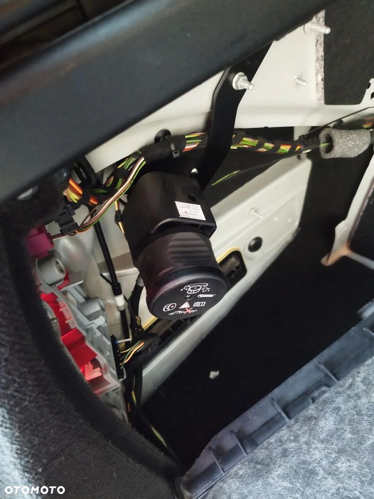 Mercedes-Benz Klasa C 200 CGI Automatik BlueEFFICIENCY Avantgarde - 27