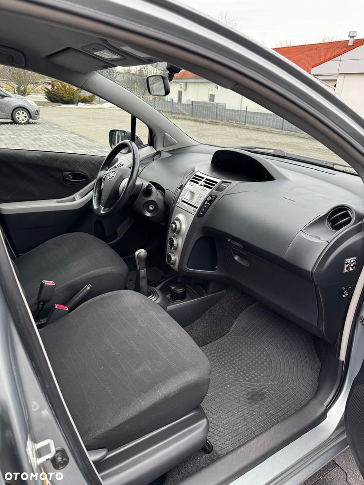 Toyota Yaris - 11