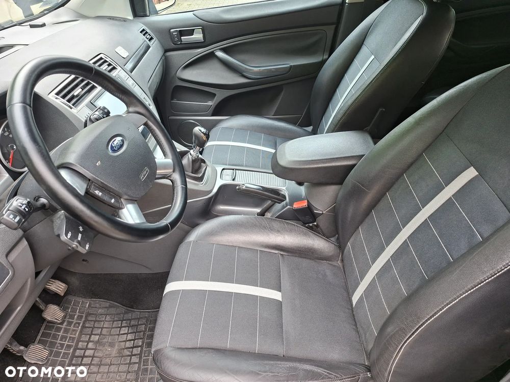 Ford Kuga 2.0 TDCi 4x4 Titanium - 14