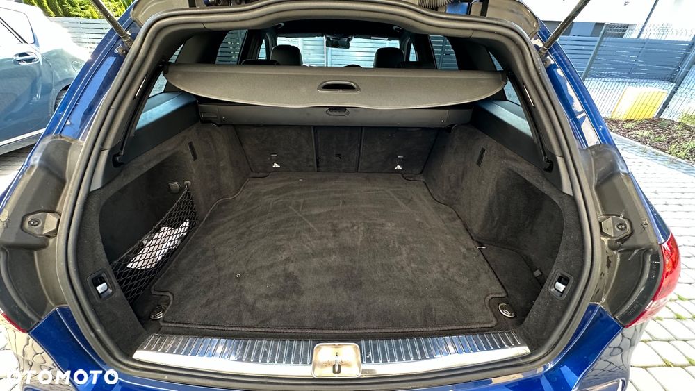 Mercedes-Benz Klasa C 220 d T 9G-TRONIC Night Edition - 26