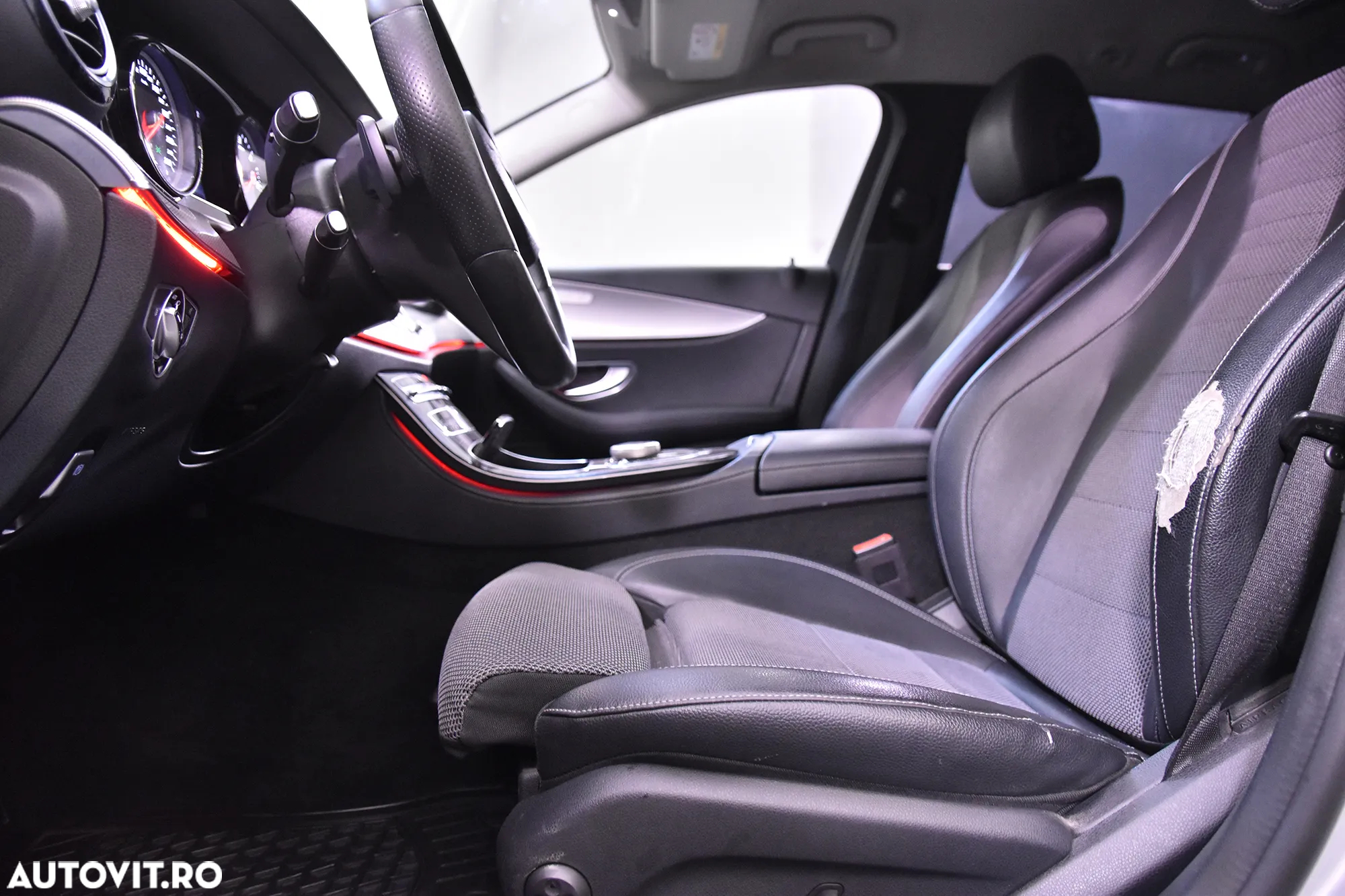 Mercedes-Benz E 220 d 4Matic T 9G-TRONIC - 26