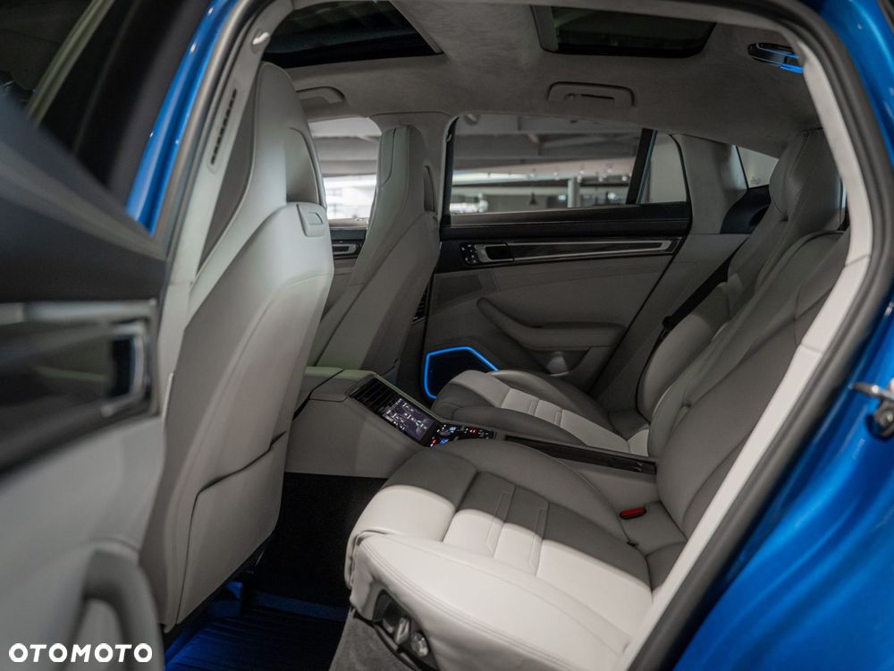 Porsche Panamera - 21