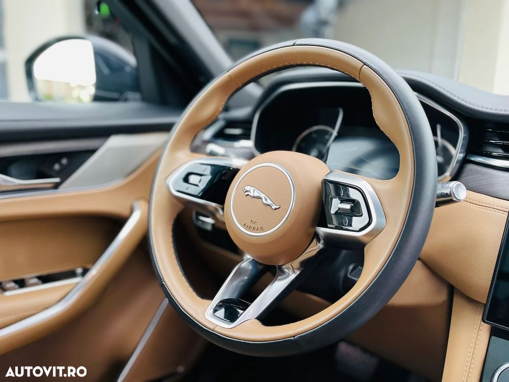 Jaguar F-Pace - 8