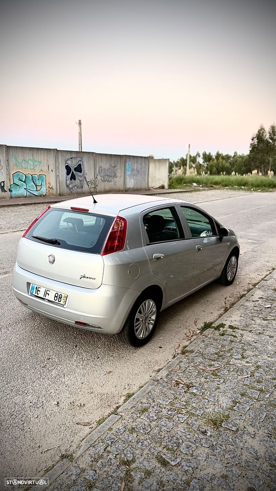 Fiat Grande Punto 2009 photo 2