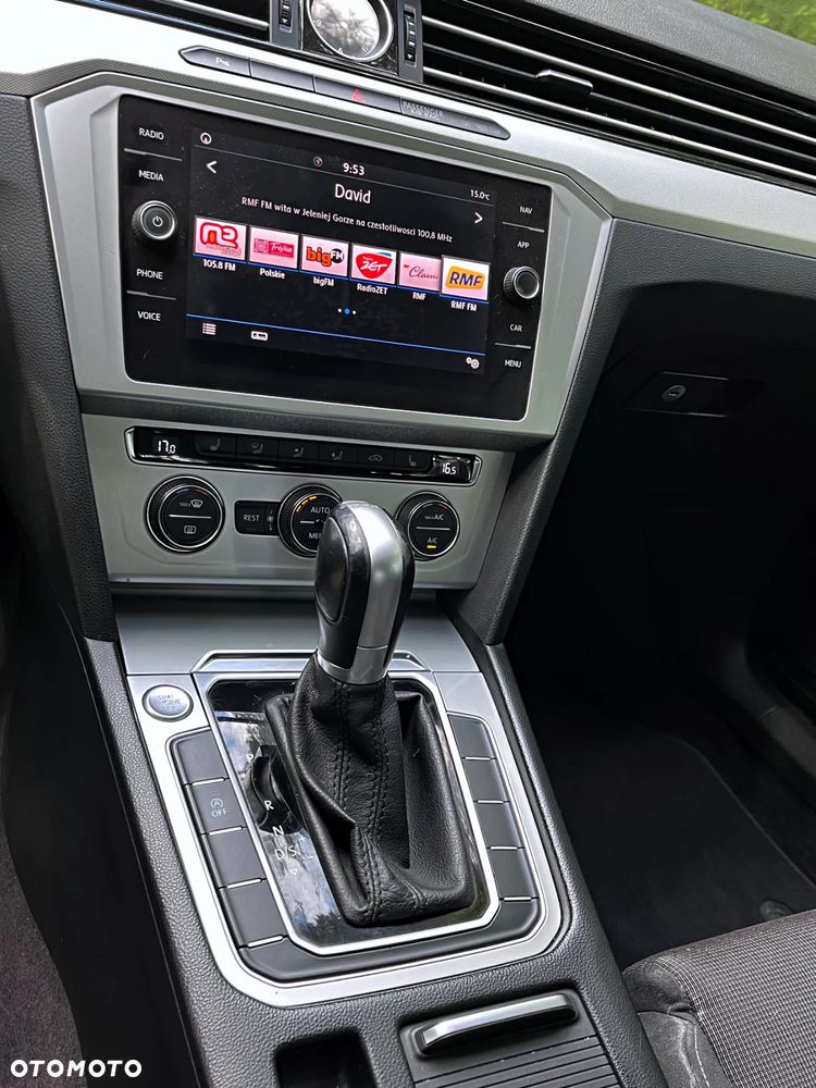 Volkswagen Passat - 16