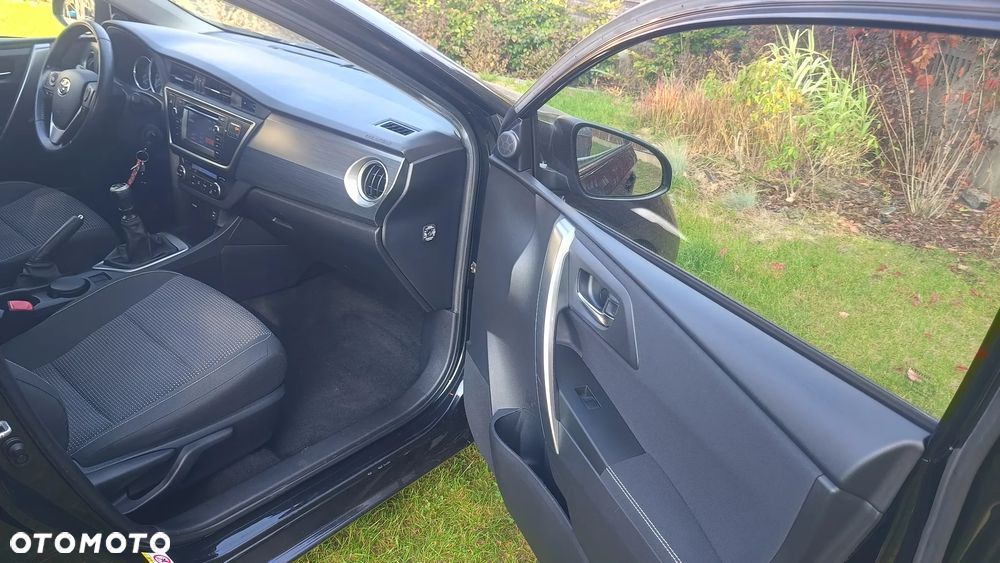 Toyota Auris 1.6 Premium Comfort - 20