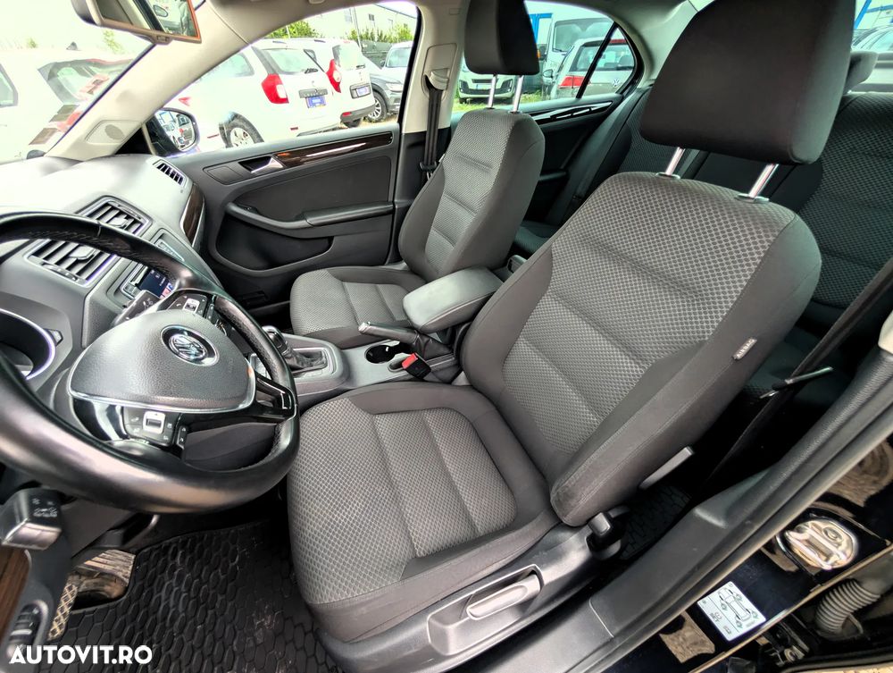 Volkswagen Jetta 2.0 TDI DSG Comfortline - 12