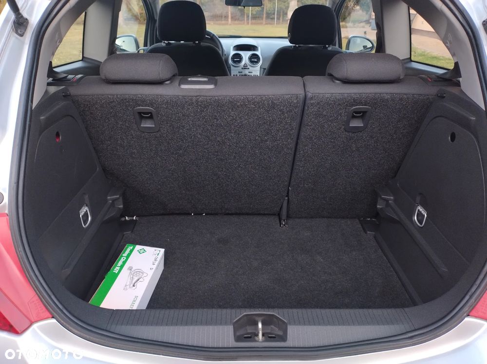 Opel Corsa 1.2 16V Cosmo - 29