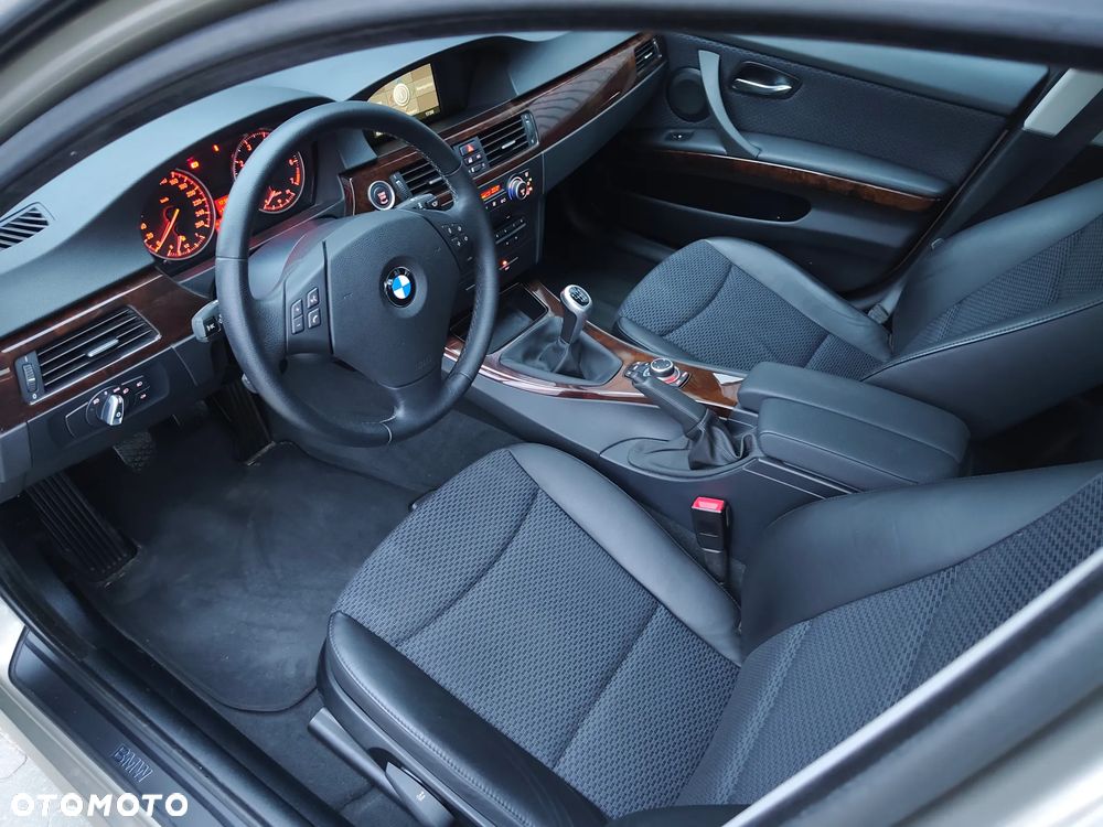 BMW Seria 3 318i Edition Exclusive - 29