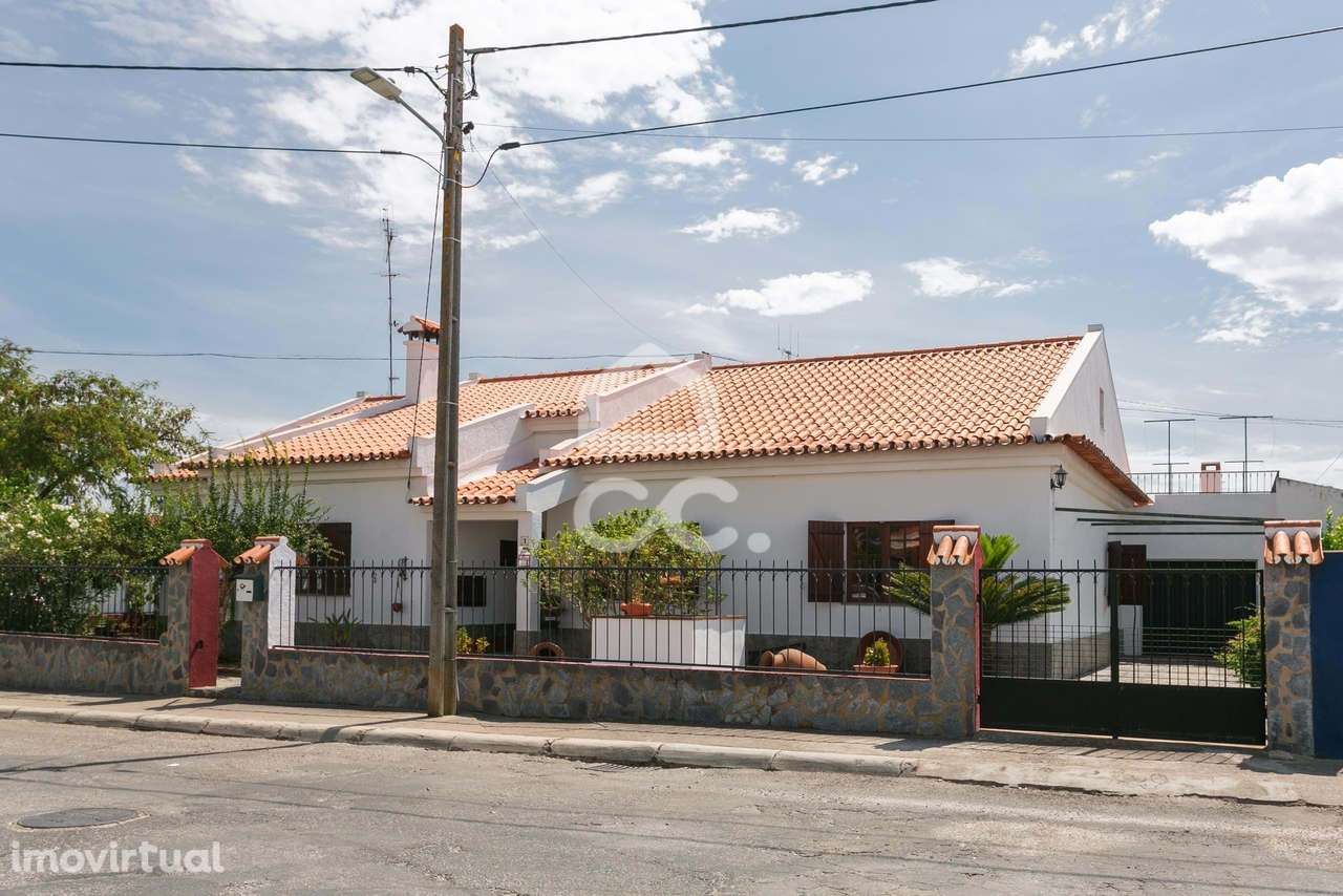 Moradia T5 com belíssimas vistas para o Castelo de Mourão! - Grande imagem: 3/37