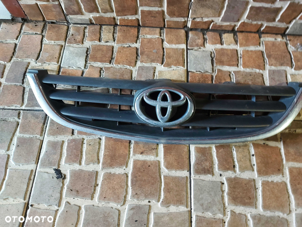 Toyota Avensis T22 Lift atrapa grill FV transport/dostawa