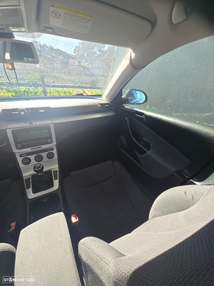 VW Passat 2.0 TDI Trendline BlueMotion - 21