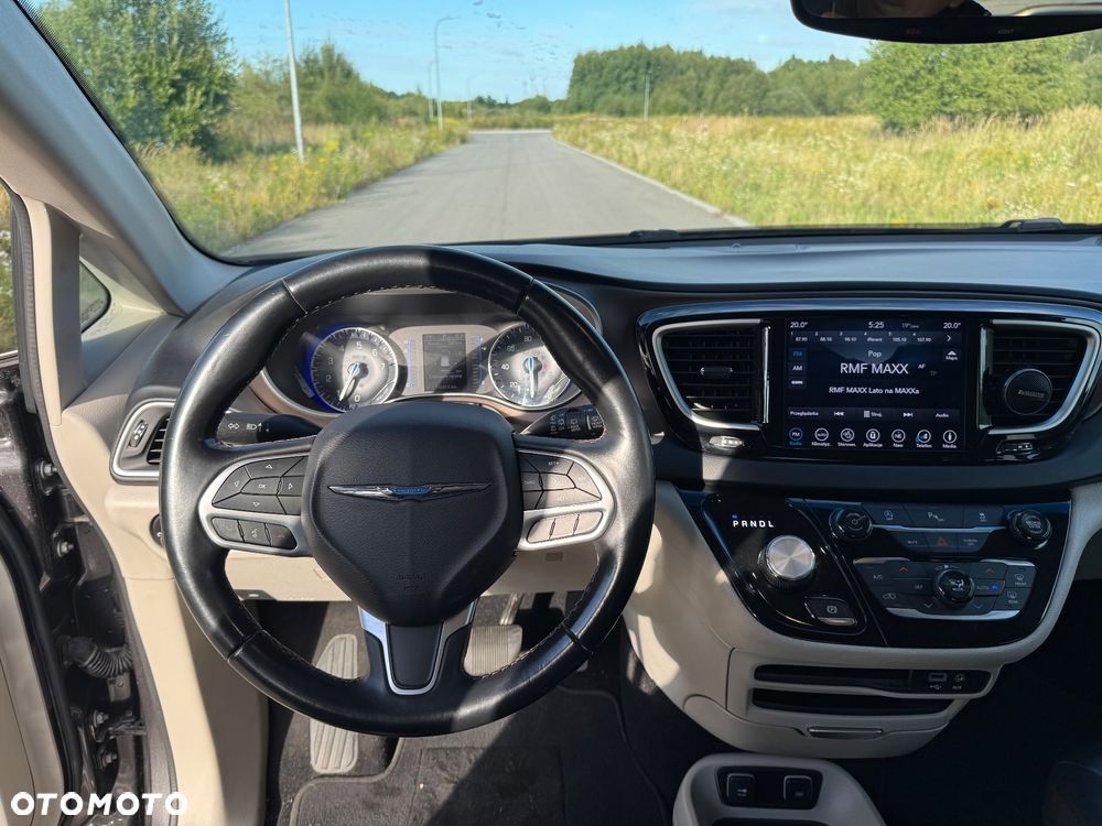 Chrysler Pacifica - 22