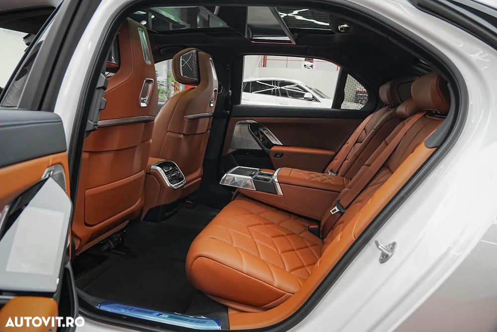 BMW Seria 7 740d xDrive MHEV - 13