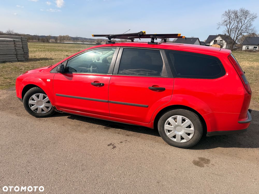Ford Focus 1.6 Ambiente - 4