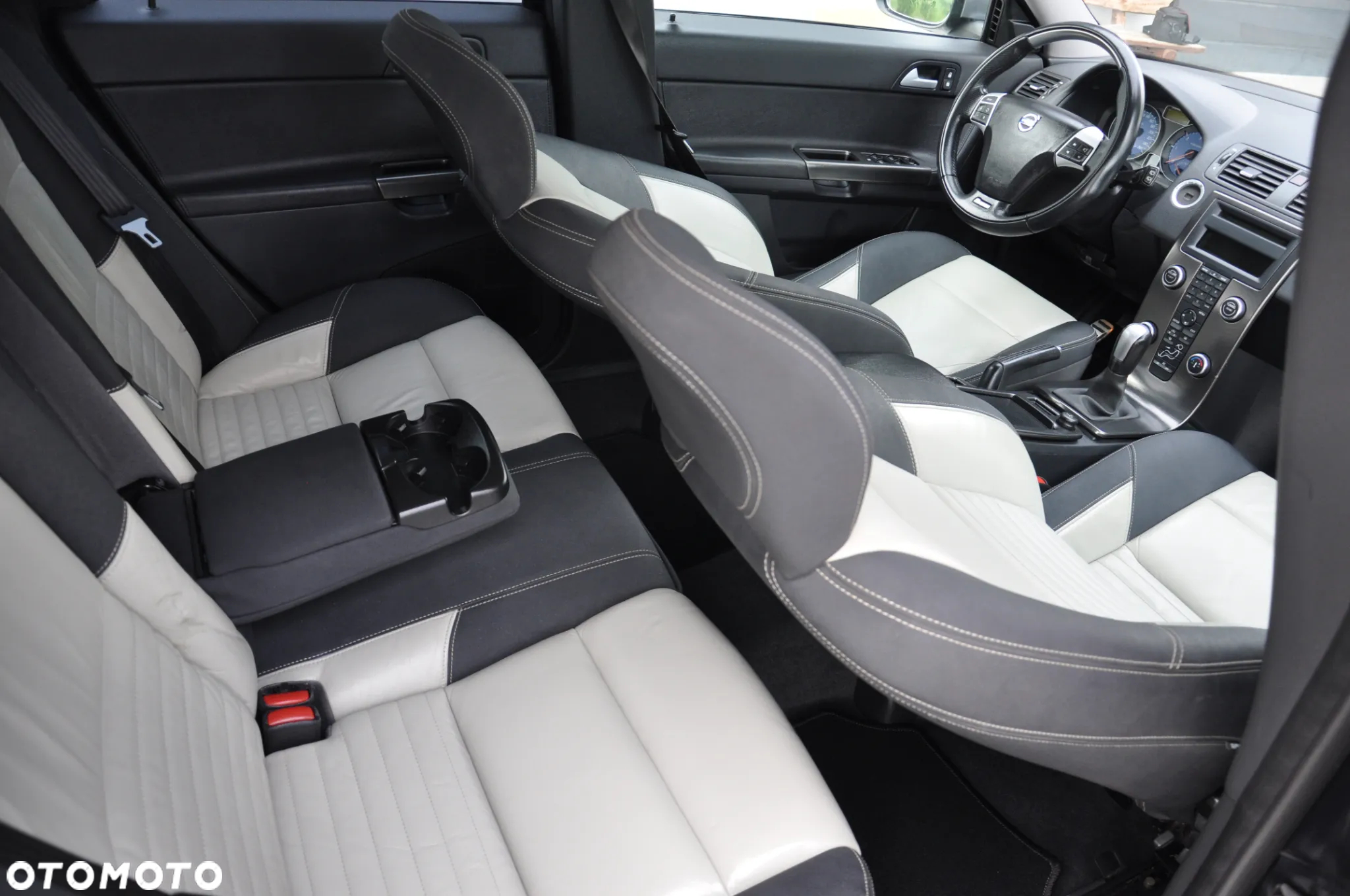 Volvo V50 2.0D R-Design Momentum - 37