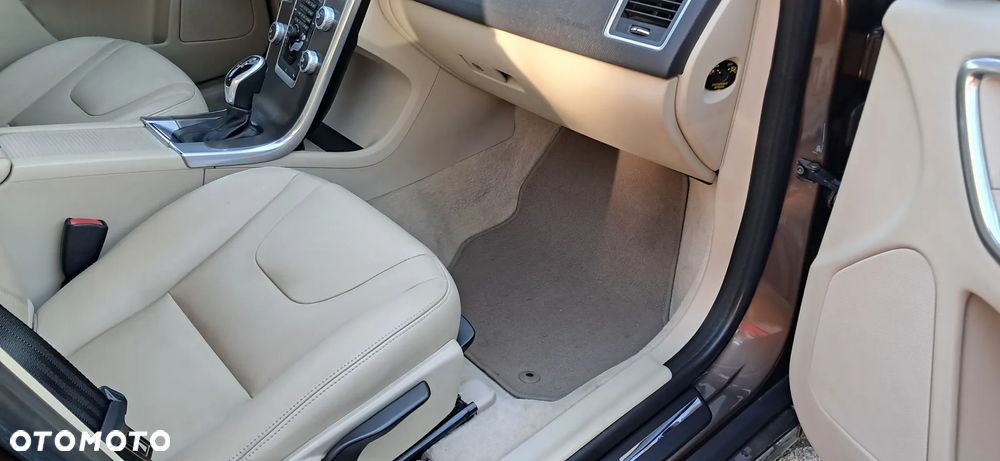 Volvo XC 60 D4 Drive-E Momentum - 14
