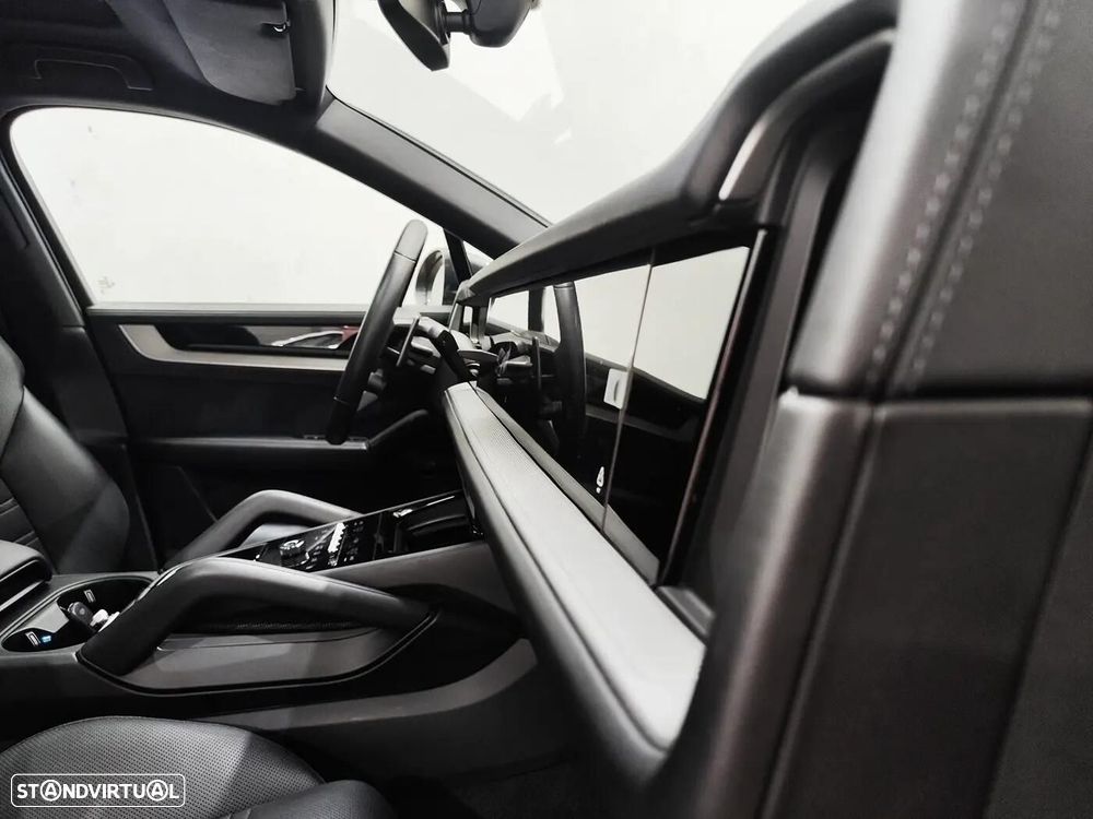 Porsche Cayenne Coupé E-Hybrid - 42