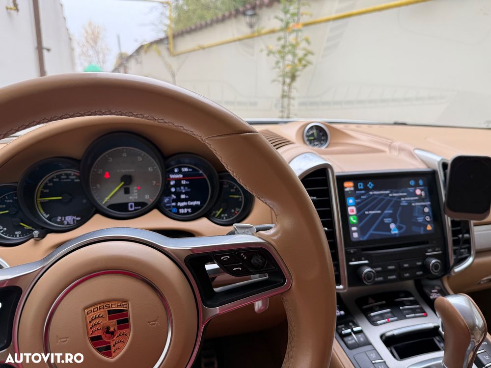 Porsche Cayenne Hybrid 3.0 L S E - 12