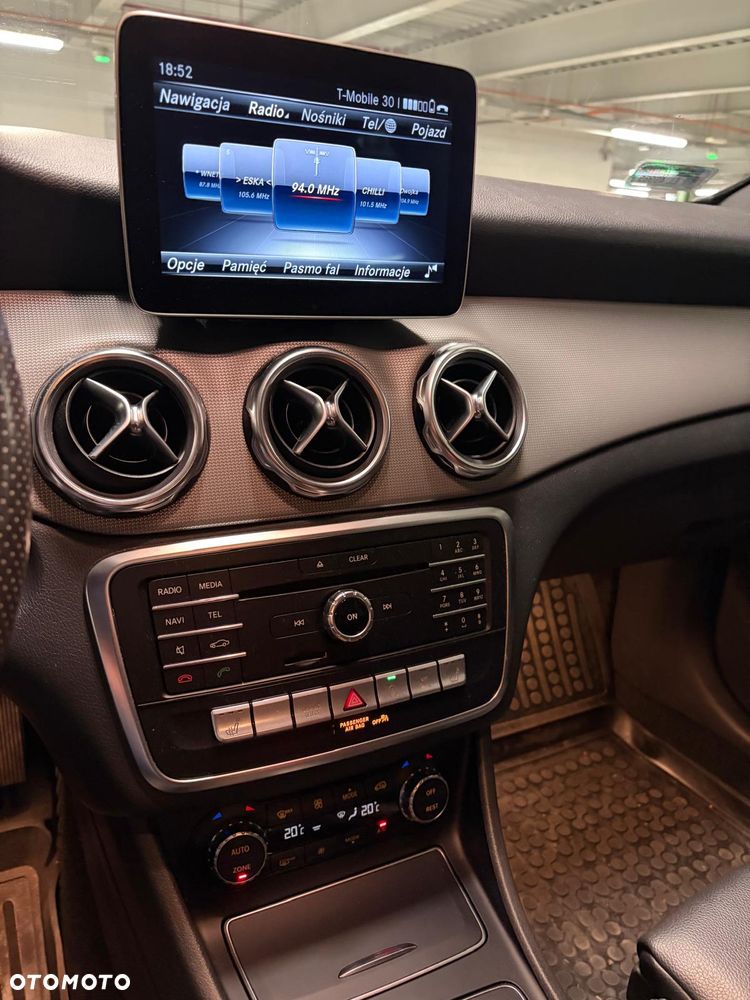 Mercedes-Benz GLA 200 7G-DCT Urban - 12