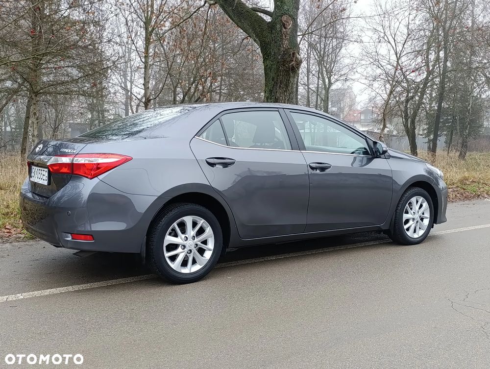 Toyota Corolla 1.6 Premium + - 8