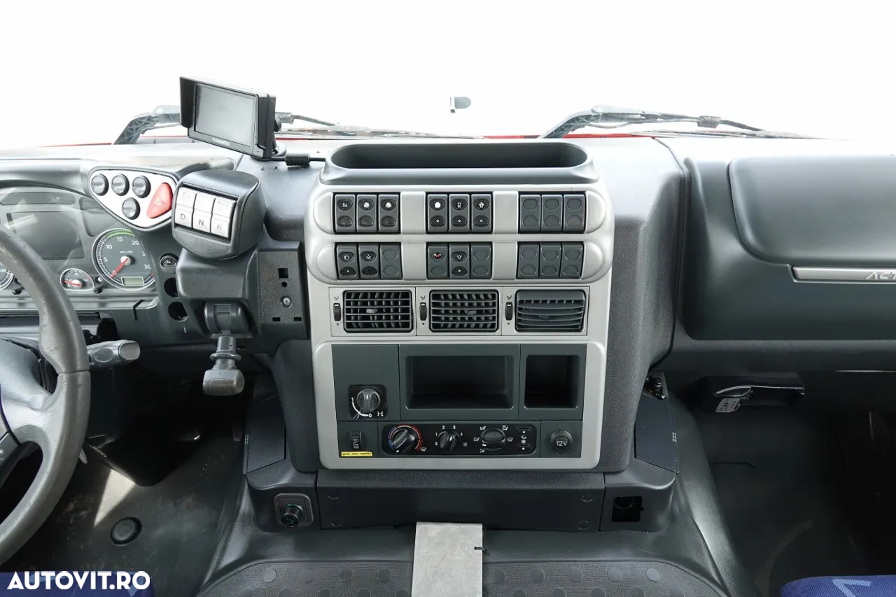 Iveco STRALIS / 6X2 / CARRIER + HDS HIAB XS 166 / AXIE ELEVABILĂ / RAMPE HIDRAULICE / TROLIU / ASISTENȚĂ RUTIERĂ / EURO 5 EEV - 31