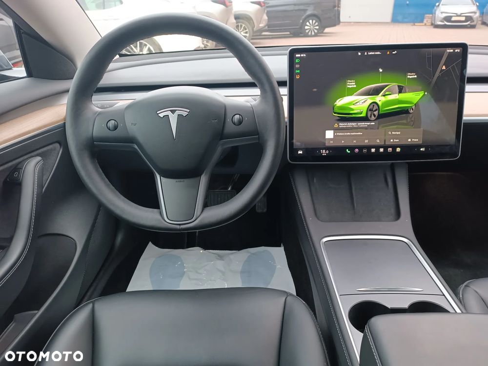 Tesla Model 3 - 9