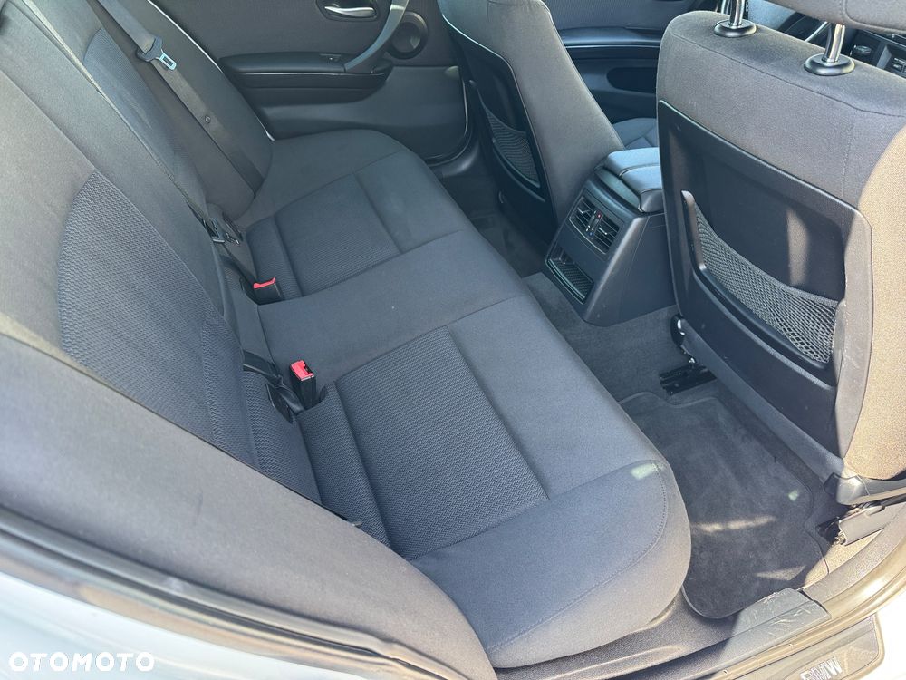 BMW Seria 3 318d DPF Edition Lifestyle - 24