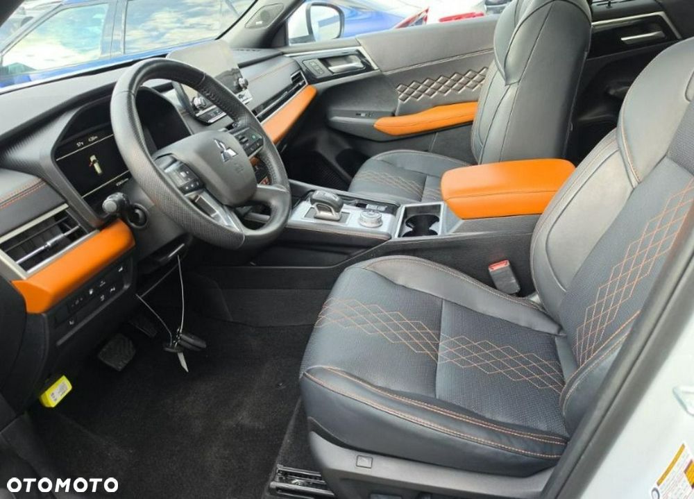Mitsubishi Outlander - 6