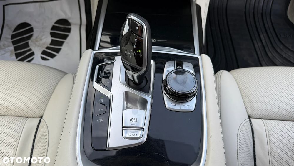 BMW Seria 7 750Li xDrive Edition Exclusive - 28