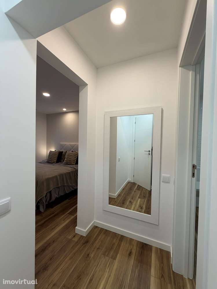 T3 totalmente remodelado, a 2.6km da Praia de São Pedro do Estoril - Grande imagem: 5/18