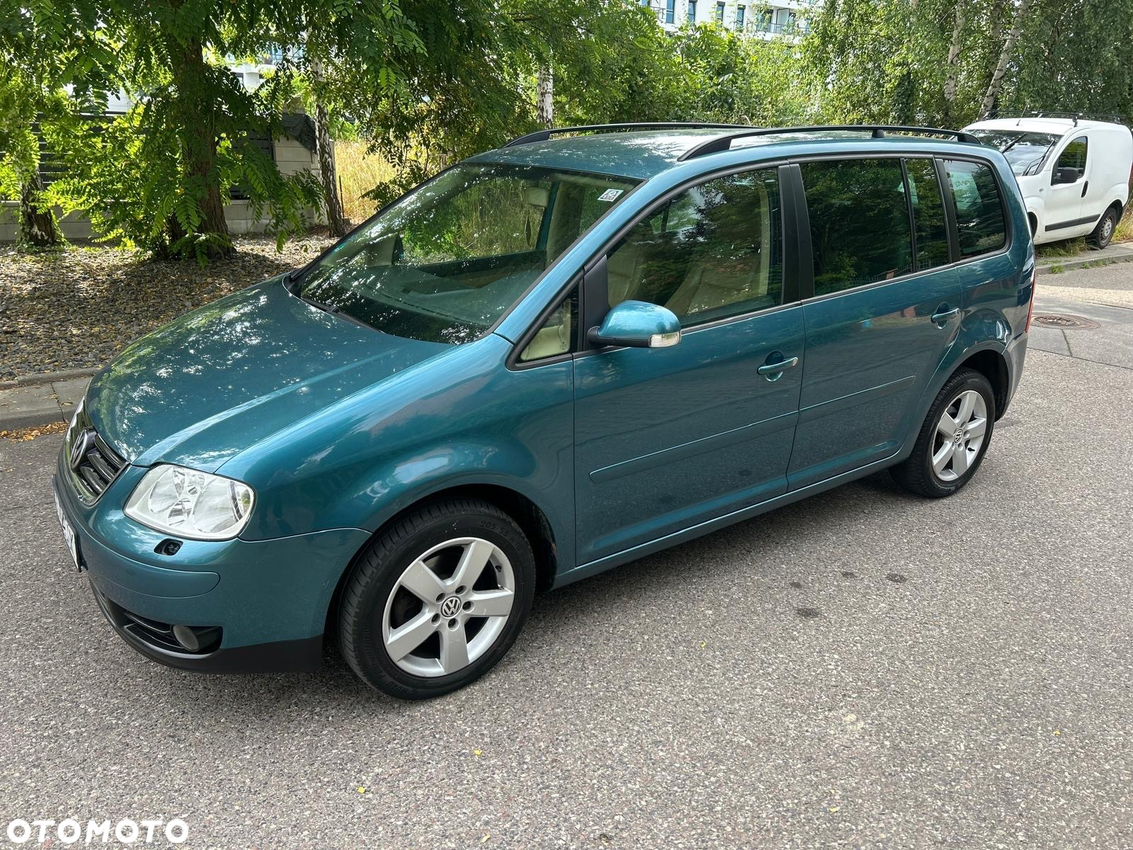 Volkswagen Touran 2.0 TDI Highline DSG - 2
