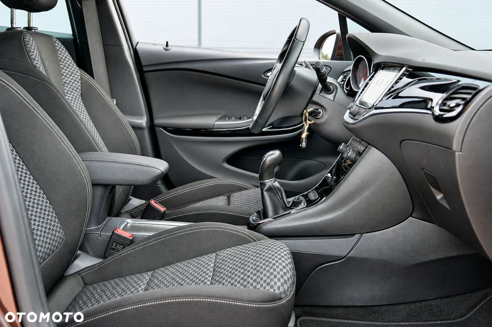 Opel Astra 1.4 T Elite - 19