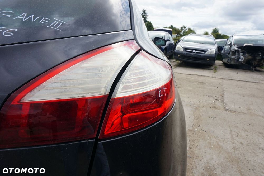 LAMPA TYLNA PRAWA MEGANE III PH1 5D HB 265500007R RENAULT 2008-2010 - 2