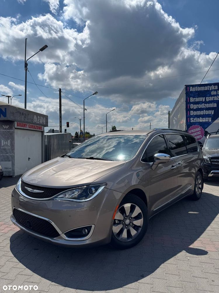 Chrysler Pacifica - 1