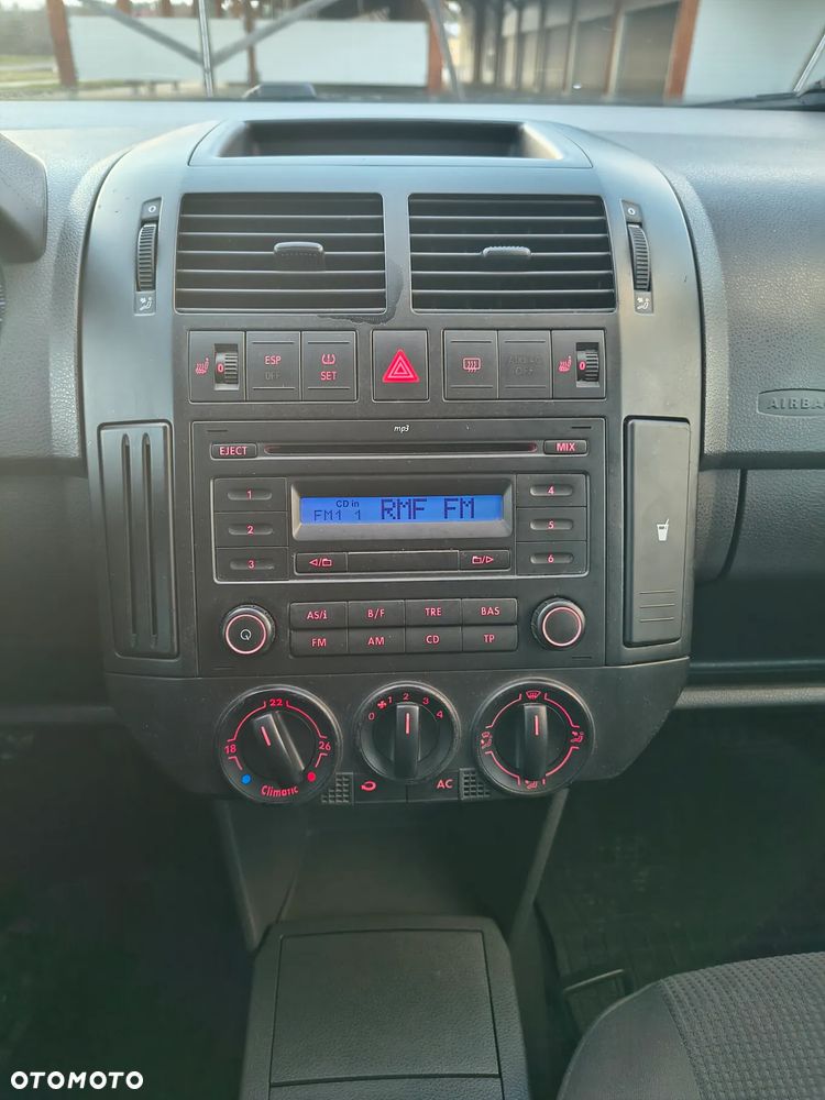 Volkswagen Polo 1.4 16V Trendline - 14