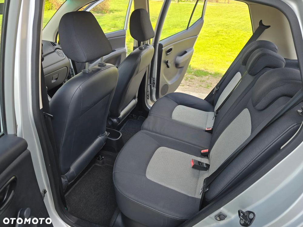 Hyundai i10 1.1 Edition 20 - 26