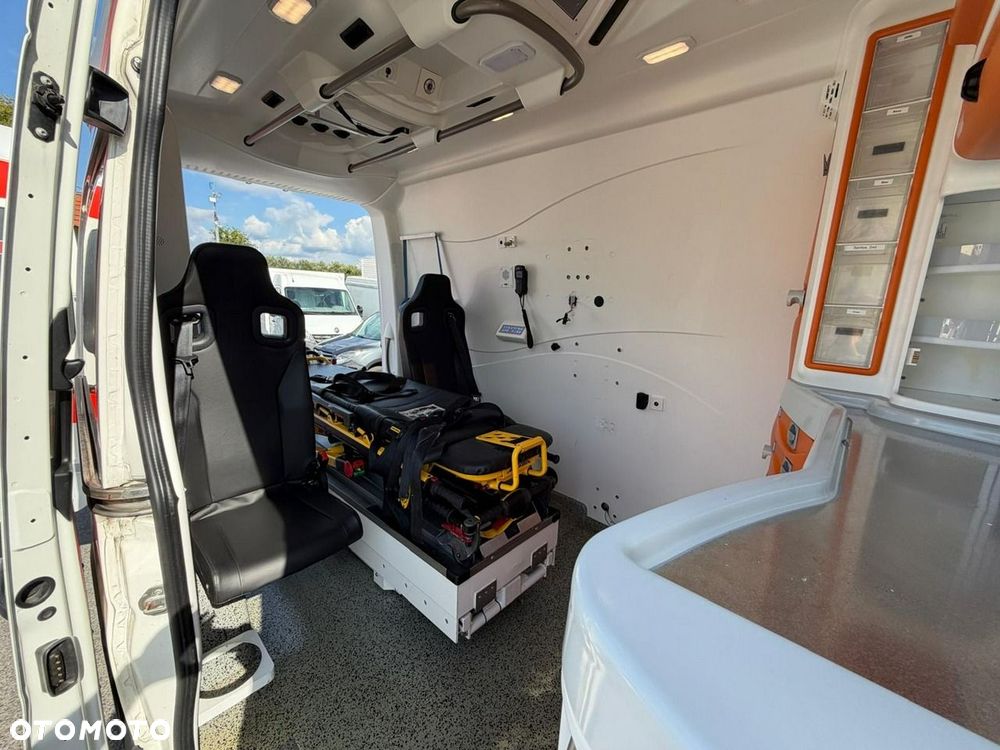 Mercedes-Benz Sprinter - 17