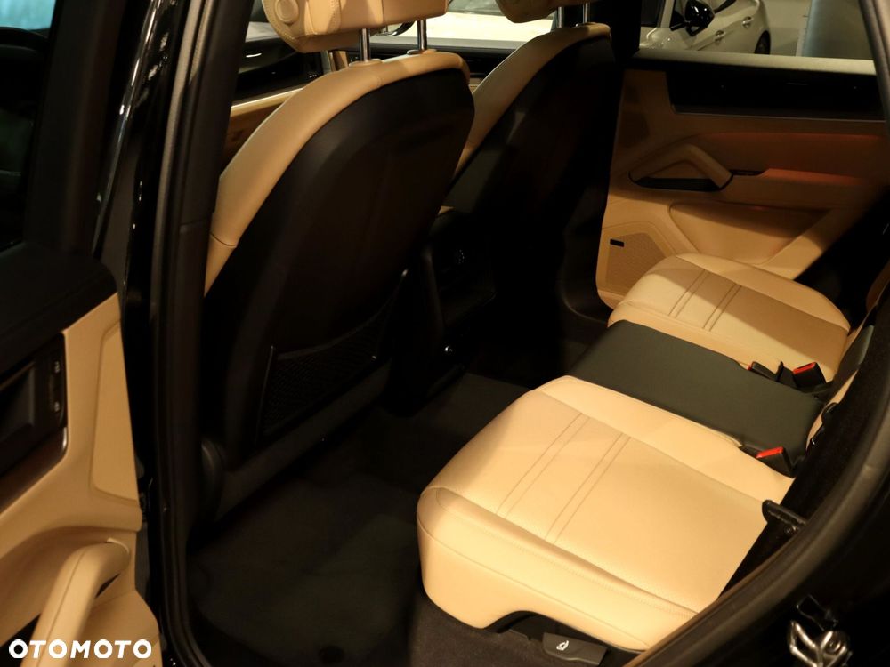 Porsche Cayenne Standard - 35