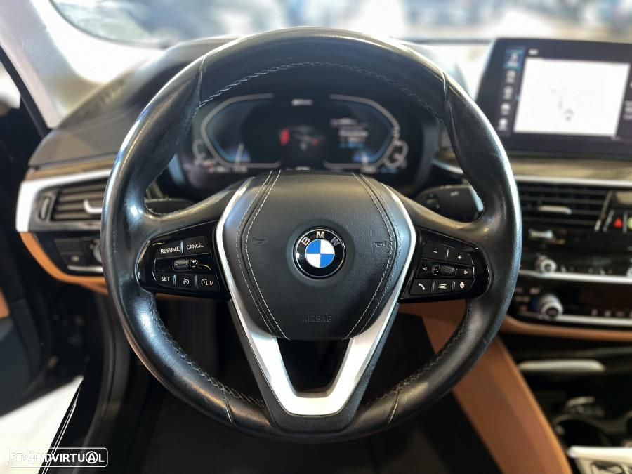 BMW 530 e Line Luxury - 14